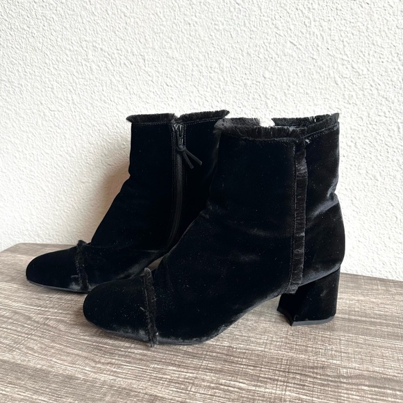 Stuart Weitzman On The Fringe Black Ankle Boots Block Heel Booties Womens Size 9 - Picture 2 of 15